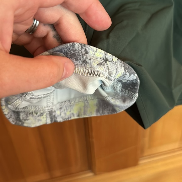 NWT Lululemon Track That 2-in-1 HR short 6” inseam, size 2 - Picture 7 of 9